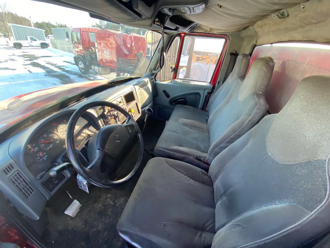 2002 INTERNATIONAL 4300 - Image 8